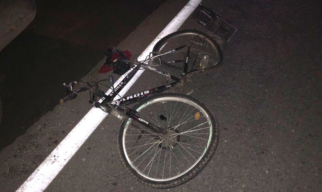 На Днепропетровщине пьяный водитель ВАЗ насмерть сбил велосипедиста и пытался скрыться - рис. 1