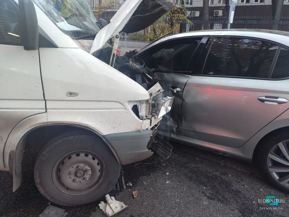 В Днепре произошла авария с шестью транспортными средствами: есть пострадавшие - рис. 4