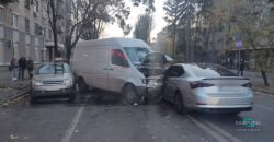 У Дніпрі сталася аварія з шістьма транспортними засобами: є постраждалі - рис. 1