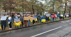В Днепре под горсоветом проводят очередную акцию "Деньги на ВСУ" - рис. 11