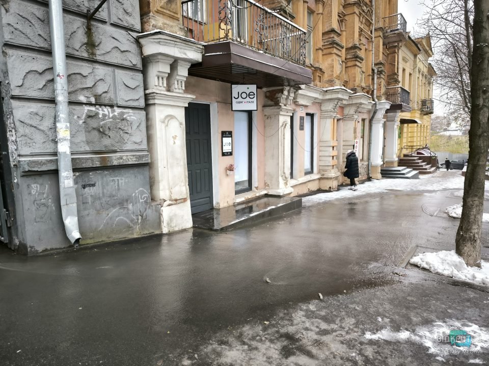 У середмісті Дніпра прорвало каналізацію - рис. 2