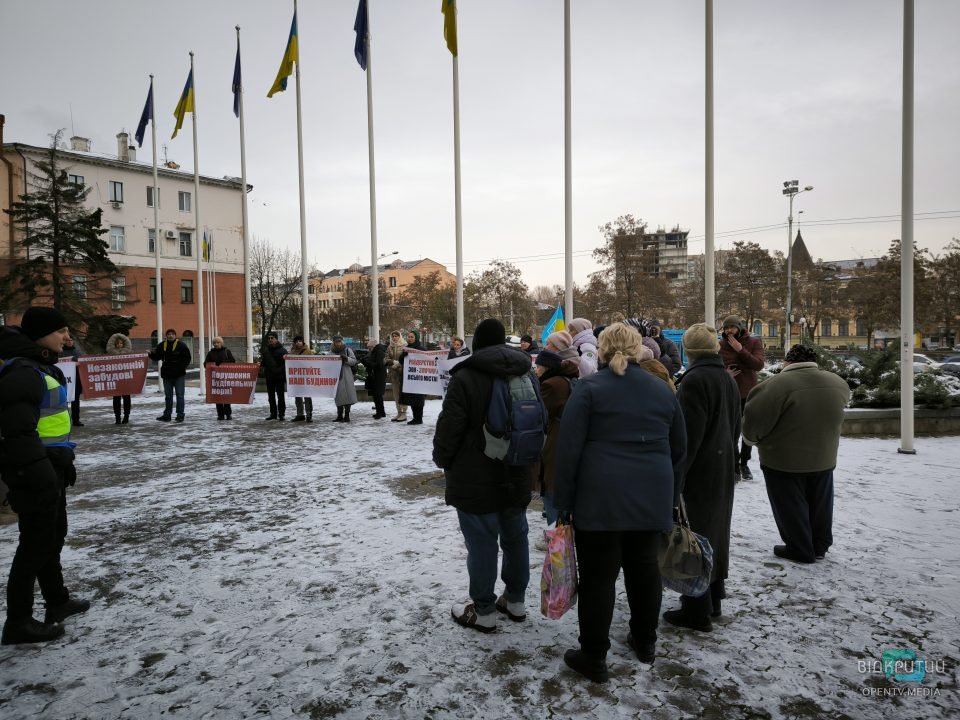 Біля міської ради у Дніпрі протестують мешканці Сонячної набережної - рис. 7