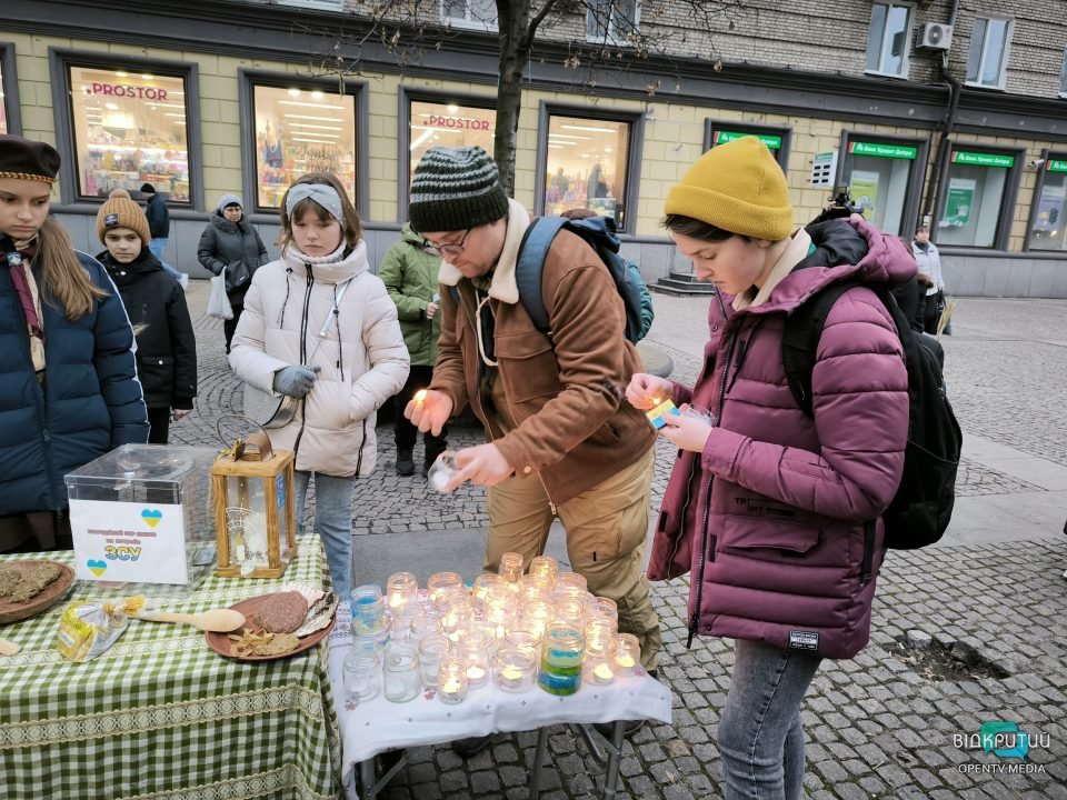 Жителям Днепра показали, что ели украинские крестьяне во времена Голодомора - рис. 17