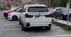 В Днепре водитель BMW припарковался сразу на трех местах для инвалидов - рис. 1
