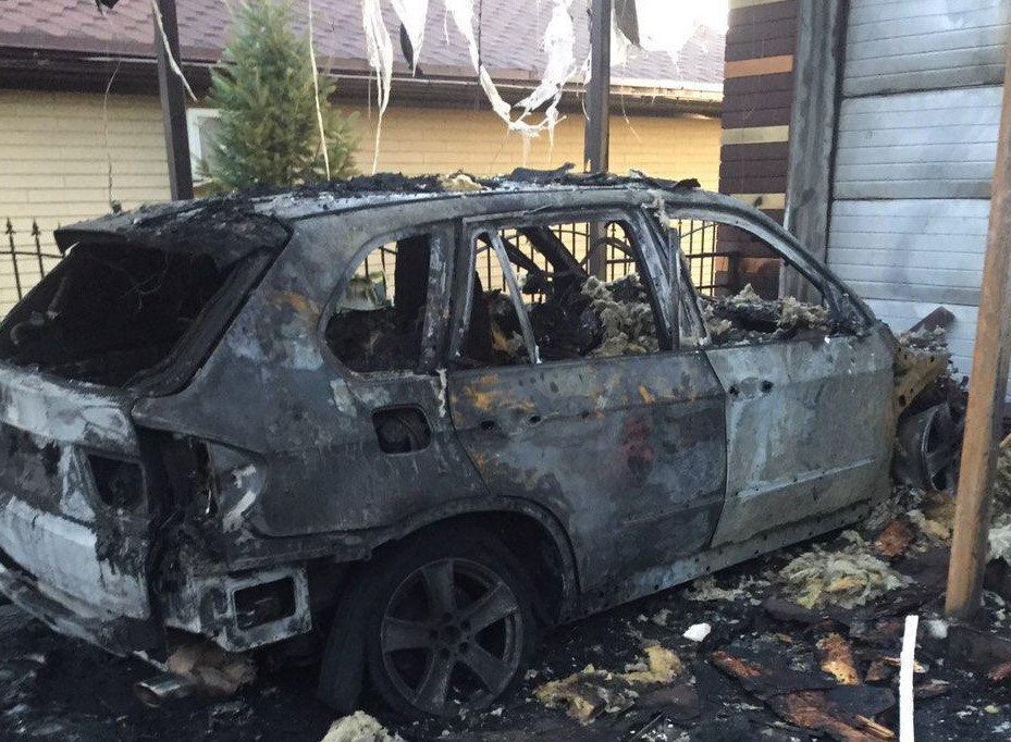 В Днепре в АНД районе дотла сгорел внедорожник BMW Х5 - рис. 1