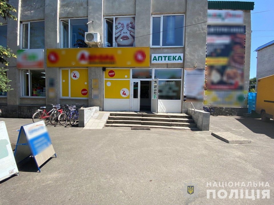 На Дніпропетровщині затримала чоловіка за крадіжку з магазину