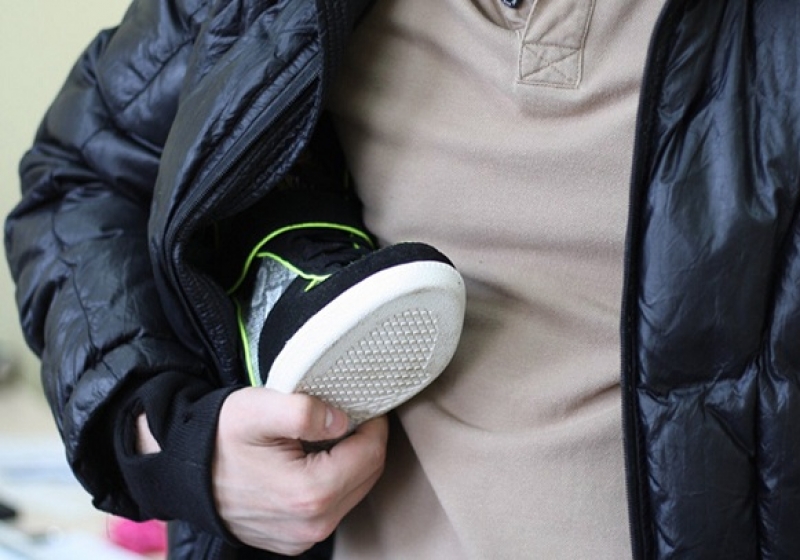 На Днепропетровщине мужчине за кражу обуви грозит до 10 лет заключения - рис. 2