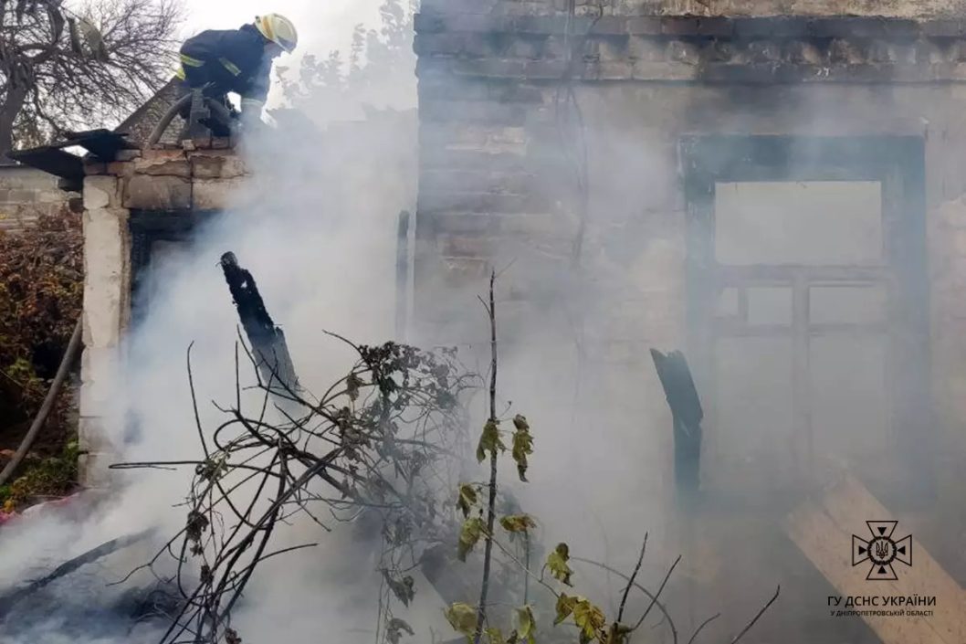 В Днепре произошел пожар: горело одноэтажное здание - рис. 2