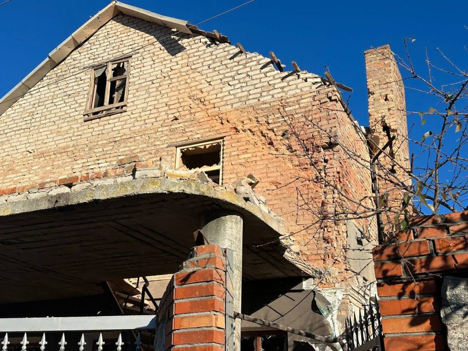 Российские оккупанты атаковали Никопольский район: есть пострадавшие и разрушения - рис. 1