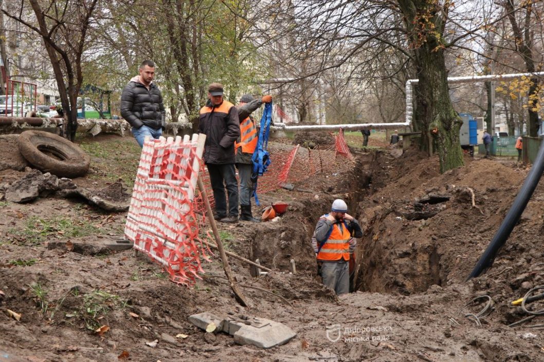 В Днепре по улице Данилы Нечая продолжается замена водопровода - рис. 1