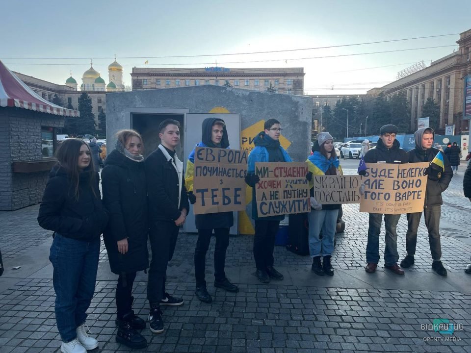 У Дніпрі провели акцію з нагоди 10-річчя побиття молоді на Майдані
