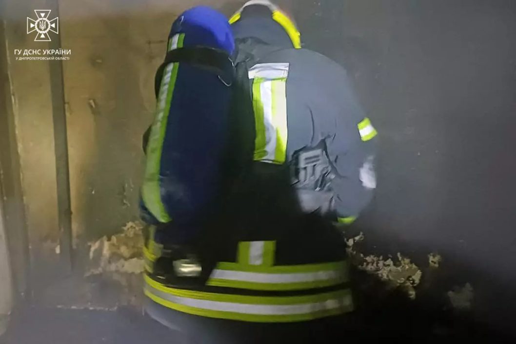На Дніпропетровщині під час пожежі у квартирі врятували 78-річну жінку  - рис. 2