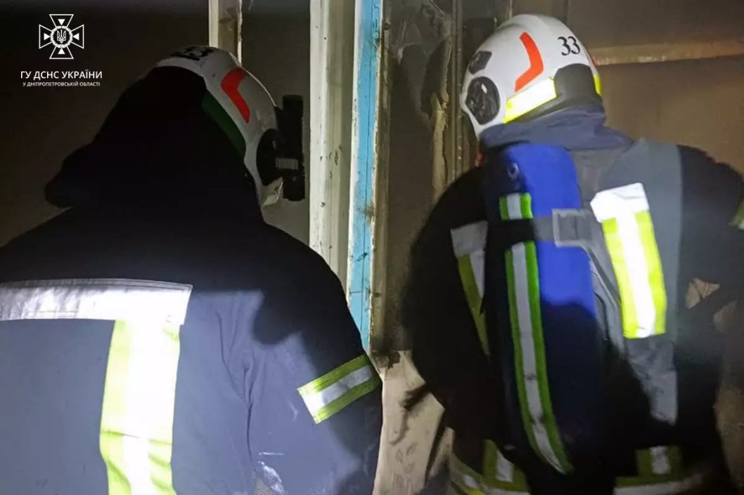 На Дніпропетровщині під час пожежі у квартирі врятували 78-річну жінку  - рис. 1