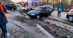 Столкнулись пять легковушек и один грузовик: под Днепром произошло масштабное ДТП, пострадали 6 человек - рис. 2