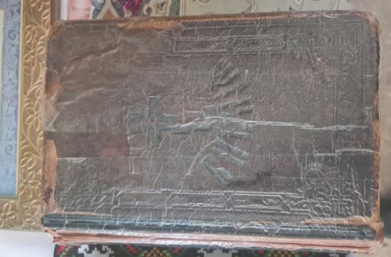 На Дніпропетровщині чоловік викрав з храму Біблію - рис. 1