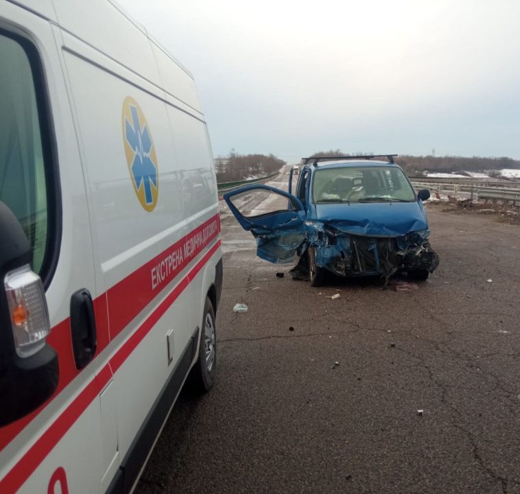 На Дніпропетровщині через непогоду сталася ДТП, є постраждалі - рис. 1