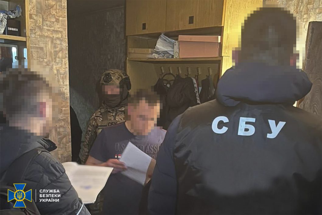 В Днепре разоблачили преступную группу, которая вывозила уклонистов за границу - рис. 1