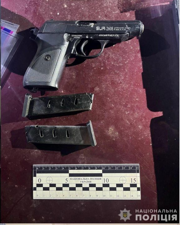 На Дніпропетровщині у водія вилучили наркотичні речовини, зброю та боєприпаси - рис. 2