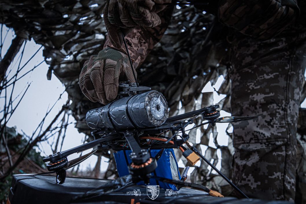 Воины днепровской 93-й бригады "Холодный Яр" уничтожают технику и оккупантов с помощью FPV-дронов - рис. 8