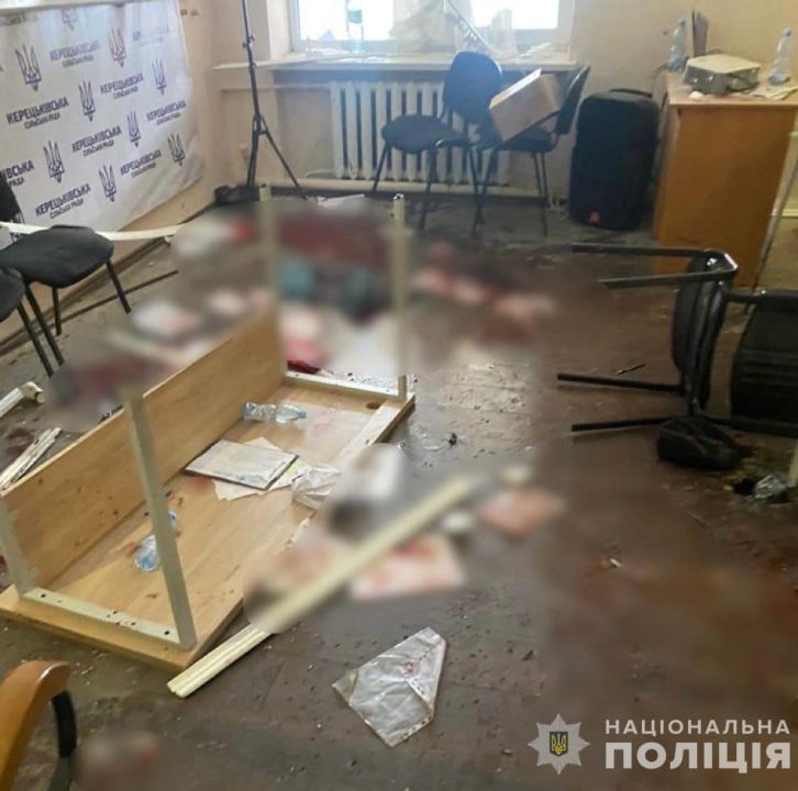 Понад 20 постраждалих: на Закарпатті депутат підірвав гранату під час сесії - рис. 1