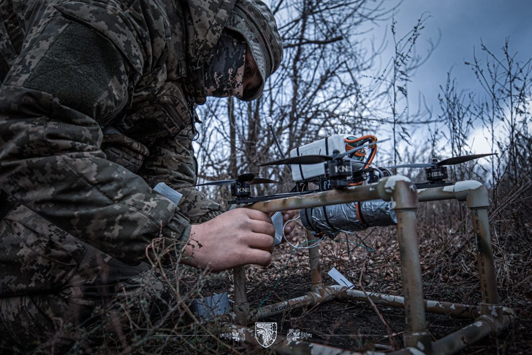 Воины днепровской 93-й бригады "Холодный Яр" уничтожают технику и оккупантов с помощью FPV-дронов - рис. 5