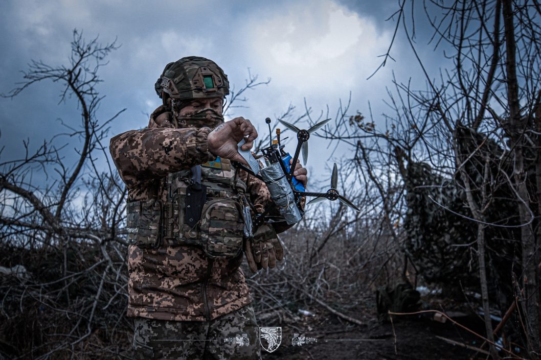 Воины днепровской 93-й бригады "Холодный Яр" уничтожают технику и оккупантов с помощью FPV-дронов - рис. 6