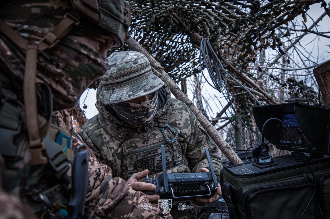 Воины днепровской 93-й бригады "Холодный Яр" уничтожают технику и оккупантов с помощью FPV-дронов - рис. 2