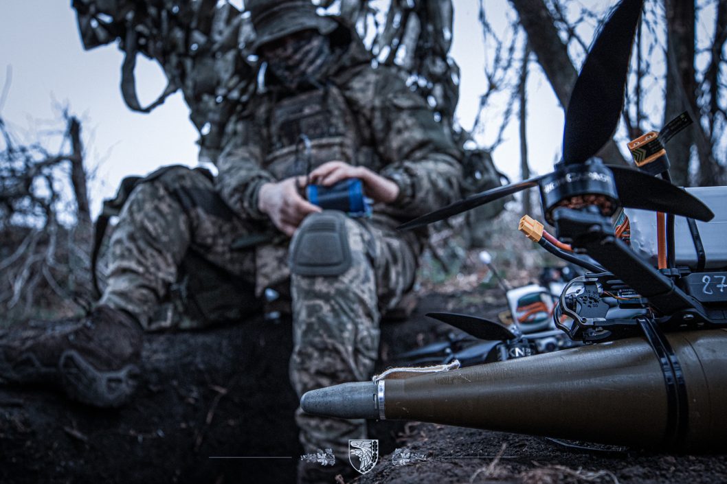 Воины днепровской 93-й бригады "Холодный Яр" уничтожают технику и оккупантов с помощью FPV-дронов - рис. 7