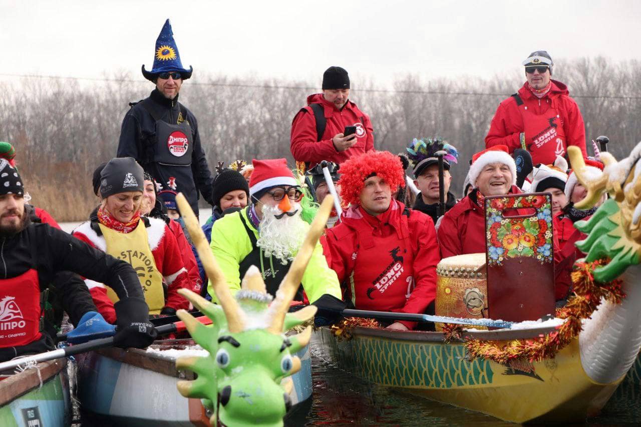 В Днепре провели рождественский карнавал на воде - рис. 2