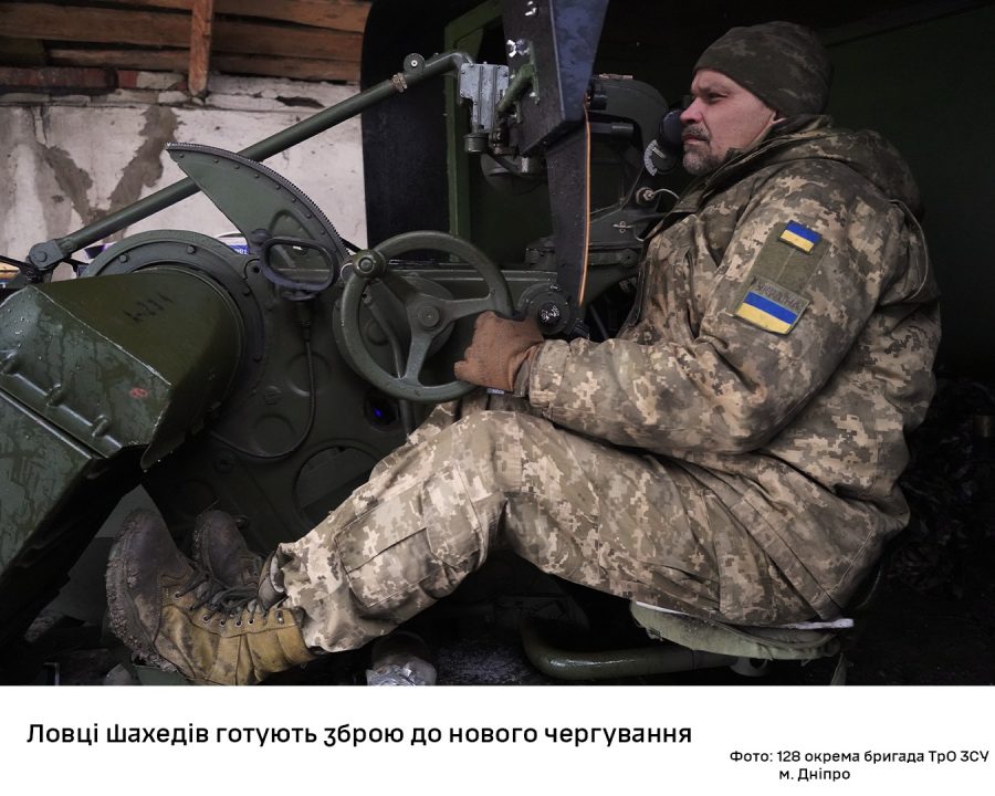 Бійці дніпровської 128-ї бригади ТрО переобладнали просту вантажівку в "ловця шахедів" - рис. 3