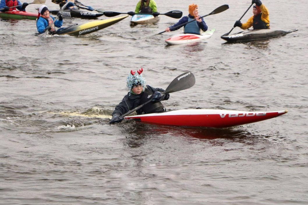 В Днепре провели рождественский карнавал на воде - рис. 3