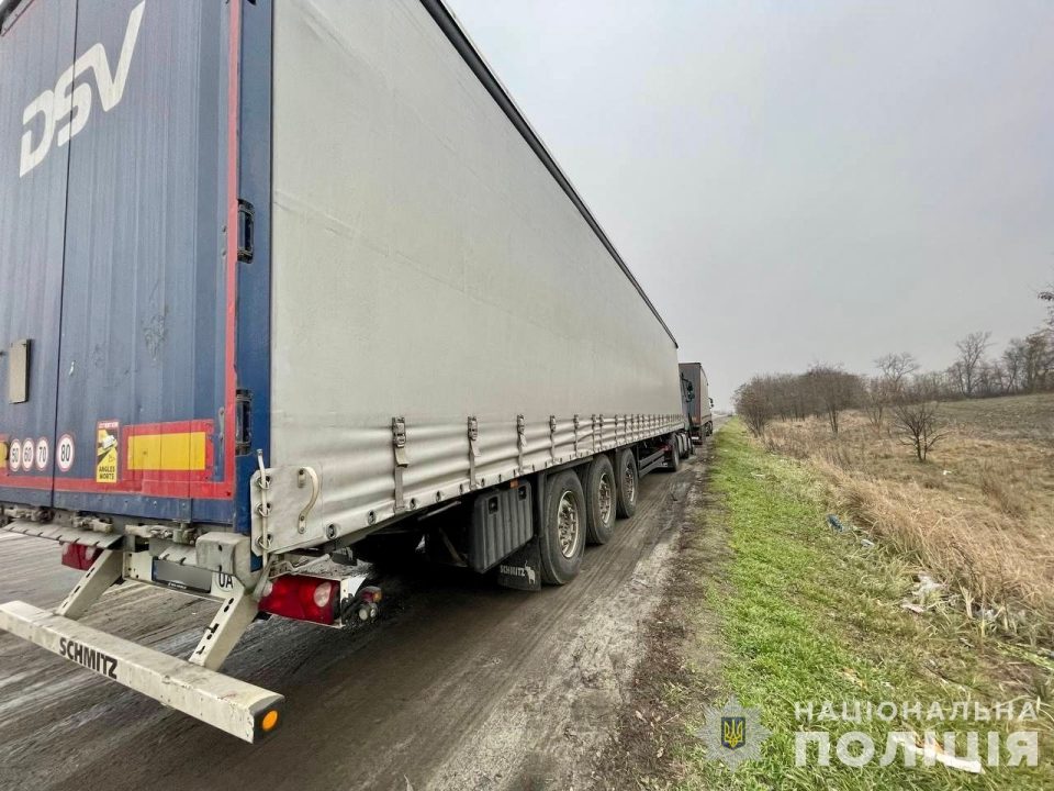 Поліцейські Дніпра затримали чоловіка, який за ніч викрав близько 300 літрів палива - рис. 1