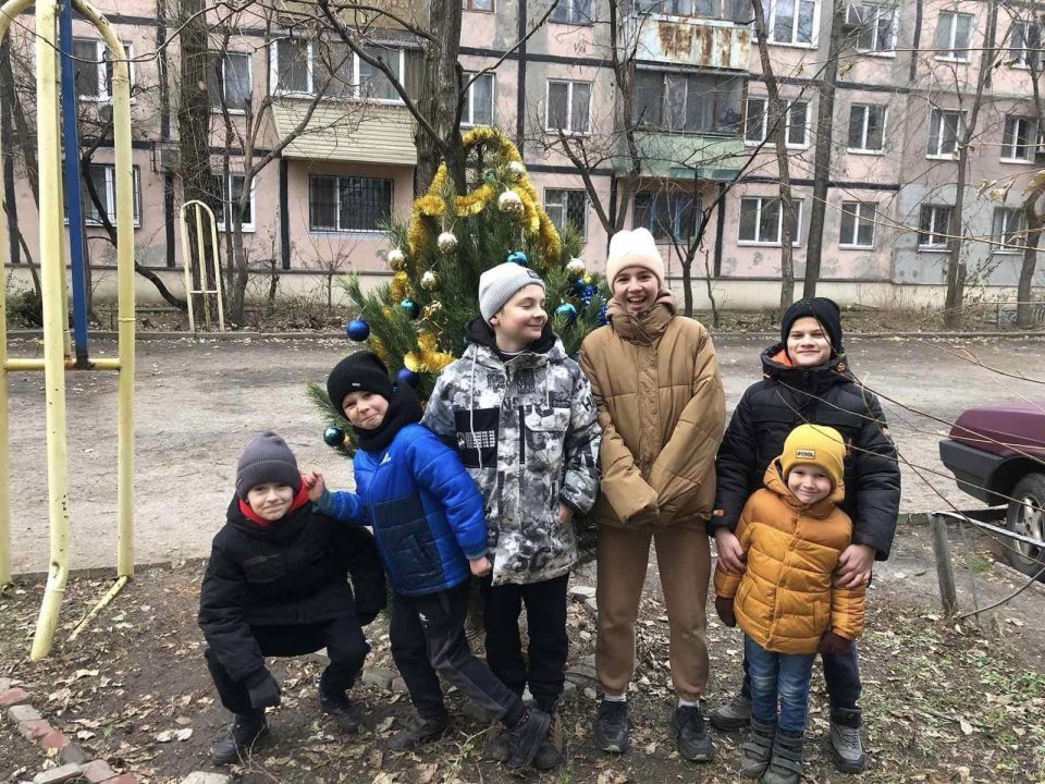 У Дніпрі з'явилися «народні» новорічні ялинки