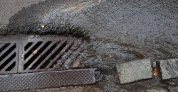 У Дніпрі на Сонячній Набережній утворилося «каналізаційне озеро» - рис. 2