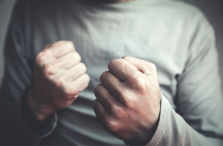 На Днепропетровщине мужчина во время ссоры избил жену: пострадавшая в тяжелом состоянии - рис. 1