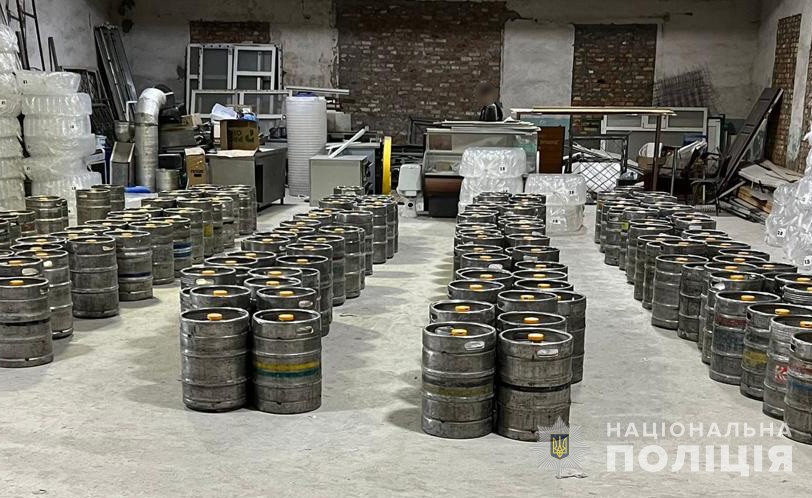 В Днепропетровской области ликвидировали подпольное производство алкоголя с миллионными доходами - рис. 5