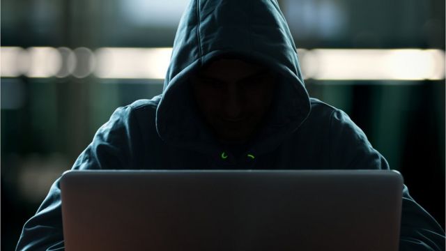 Дніпровському хакеру, який зливав дані користувачів інтернет-банкінгів, суд виніс вирок у виді штрафу - рис. 1