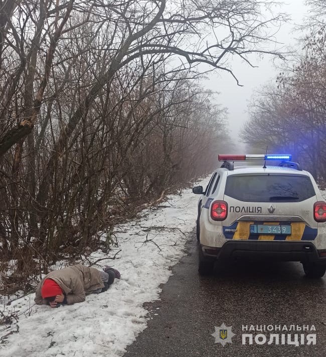 На Дніпропетровщині поліцейський врятував жінку від переохолодження - рис. 1