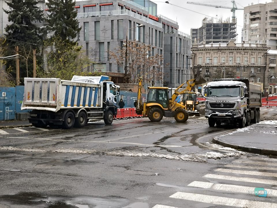 У середмісті Дніпра відновлюють рух по проспекту Дмитра Яворницького