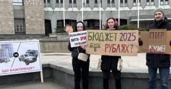 У Дніпрі під міськрадою проходить акція "Гроші на ЗСУ" - рис. 12