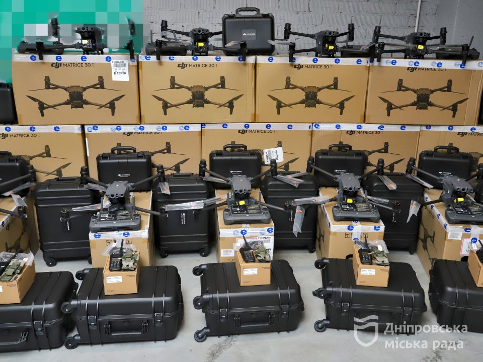 Дніпро до Дня ЗСУ доправив військовим партію дронів і техніки на майже 12 млн грн
