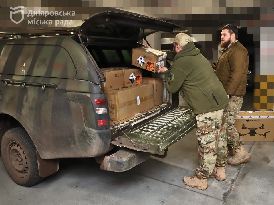 Дніпро до Дня ЗСУ доправив військовим партію дронів і техніки на майже 12 млн грн