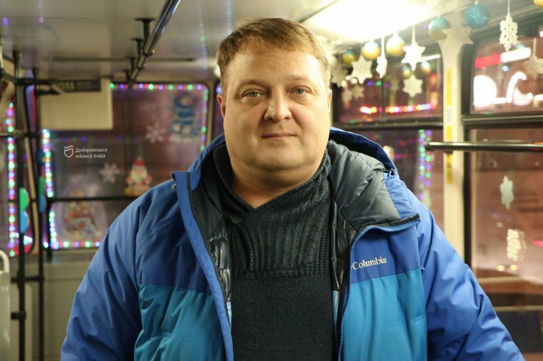 У Дніпрі на маршрути вийшов святковий громадський транспорт