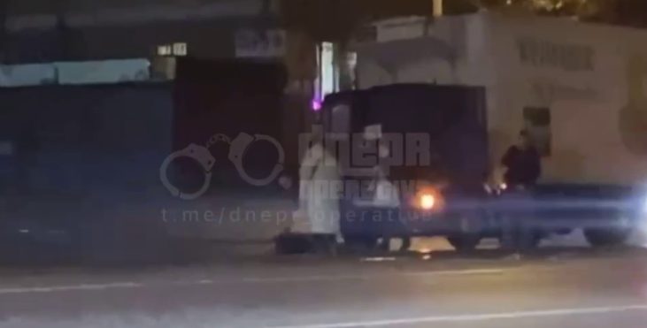 В Днепре на проспекте Ивана Мазепы грузовик сбил пешехода - рис. 1