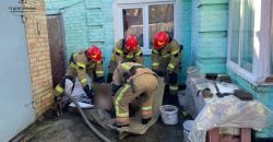 На Дніпропетровщині вогнеборці врятували чоловіка на пожежі - рис. 12