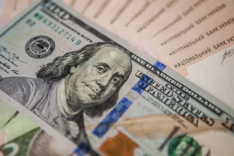 Вперше в історії Нацбанк підняв курс долара вище 38 гривень за долар - рис. 1