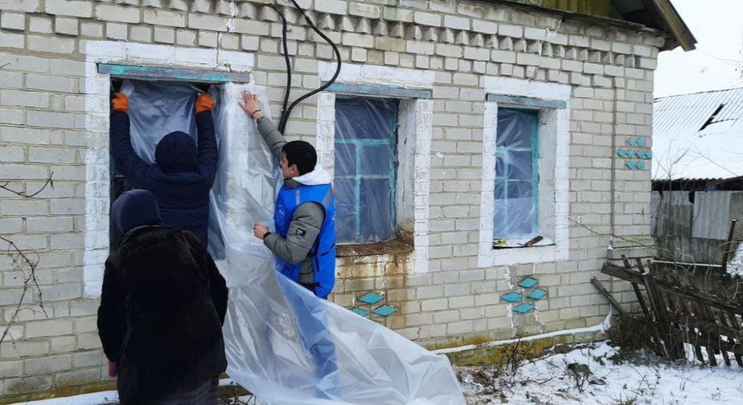 Россияне обстреляли Никополь: ранена женщина, повреждены газопроводы и ЛЭП - рис. 1