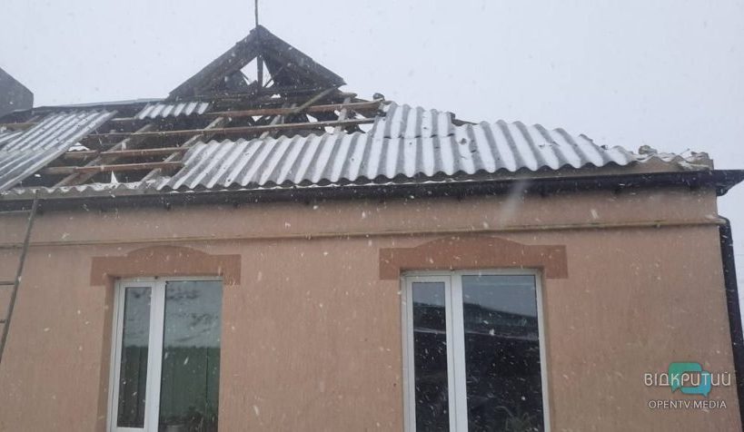 Пошкоджені вікна і покрівля: наслідки ракетного удару окупантів по Павлоградському району Дніпропетровщини