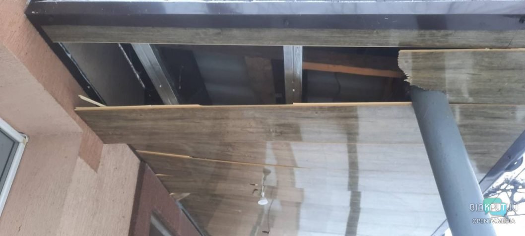 Пошкоджені вікна і покрівля: наслідки ракетного удару окупантів по Павлоградському району Дніпропетровщини