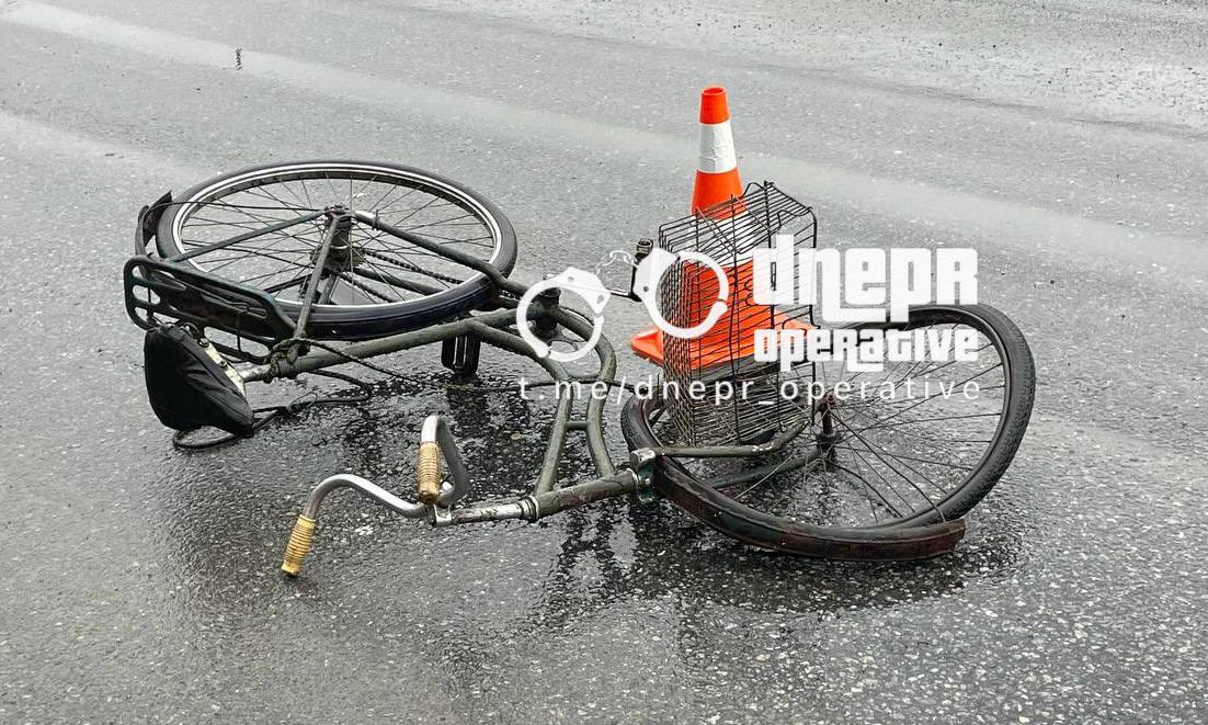 У Дніпрі водій ВАЗ збив пенсіонера з велосипедом